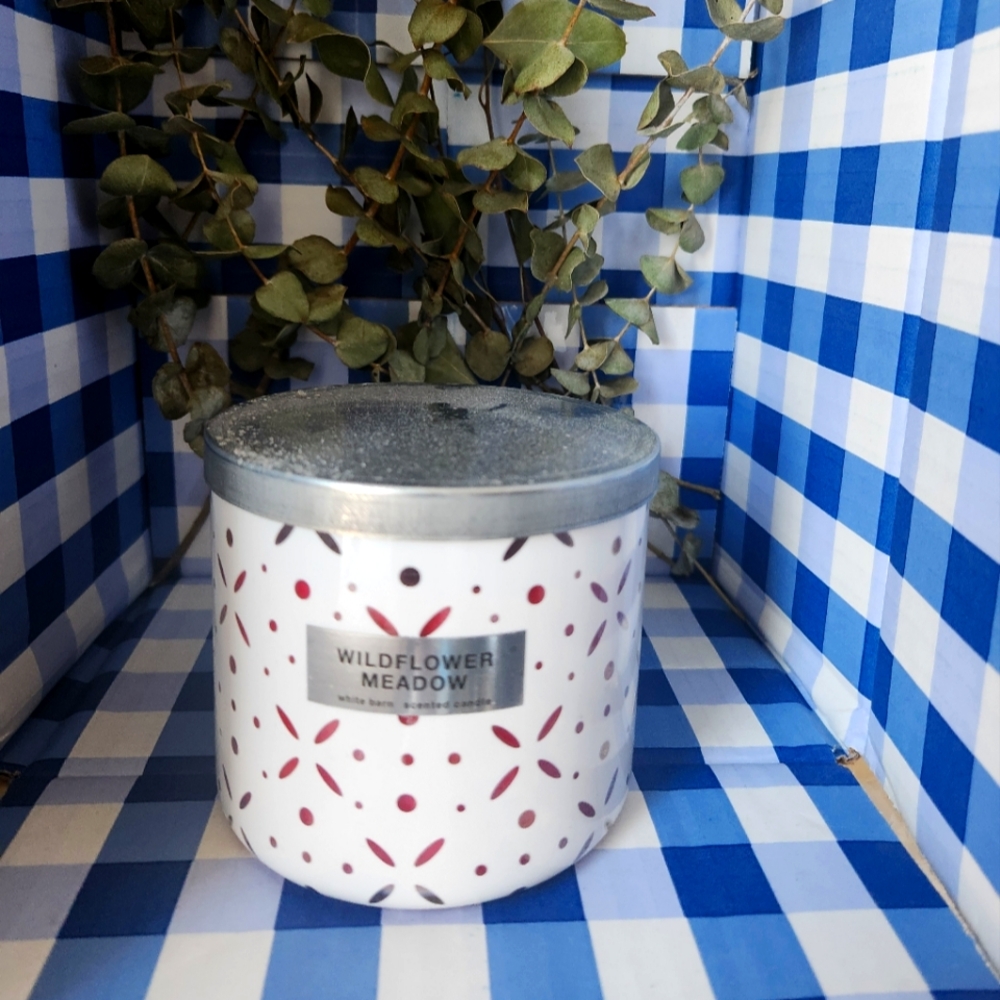 Bath and body works 3 Wick candle.